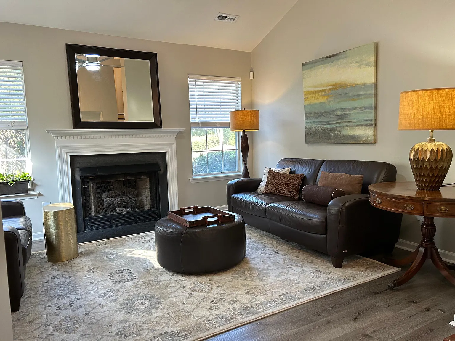 100 Sir Richard Ln — Photo 2