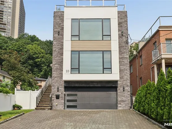 23 Lasher Lane, Edgewater, NJ 07020