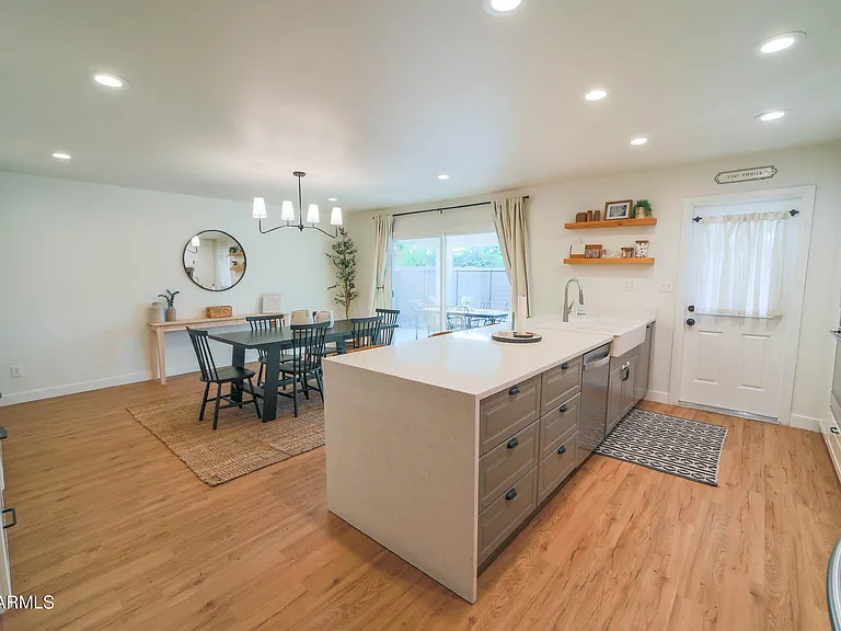 1224 E Alameda Dr — Photo 2