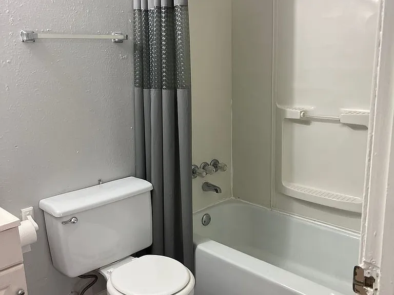 7720 E Kings Hwy — Photo 10
