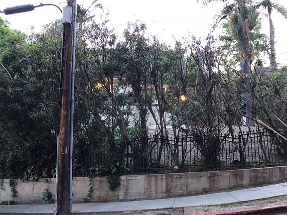 2nd image of 1581 N Crescent Heights Blvd