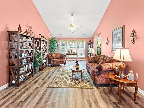 3rd image of 864 Lalton Dr.