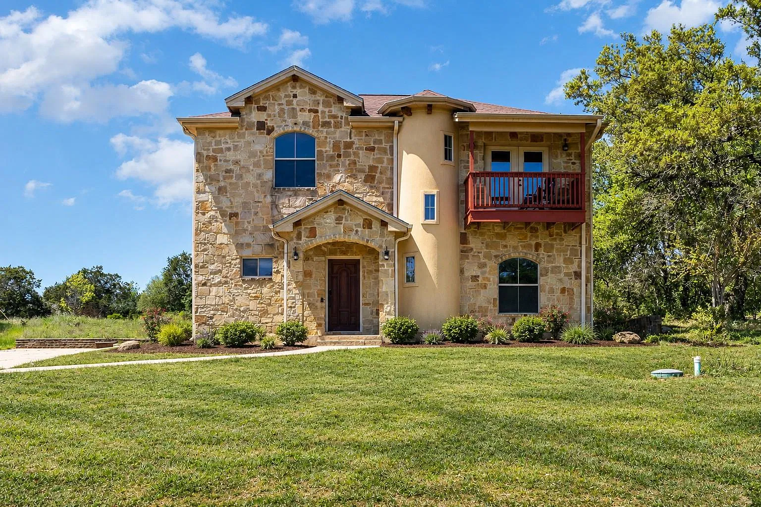 3 bed, 2.0 bath, 2074 sqft, $3,500 — Photo 3