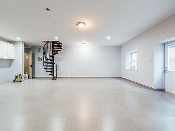 4th image of 263 Evergreen Ave #1R