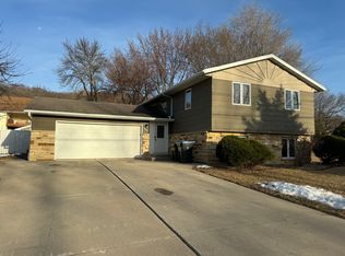 328 Stoltzman Rd, Mankato, MN 56001