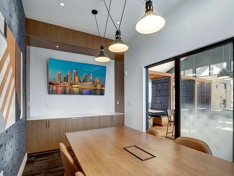 Martingale Apartments — Photo 18