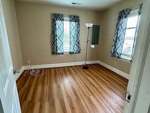 4th image of 1103 Little Bay Ave