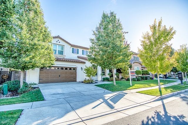 Lovely home & neighborhood