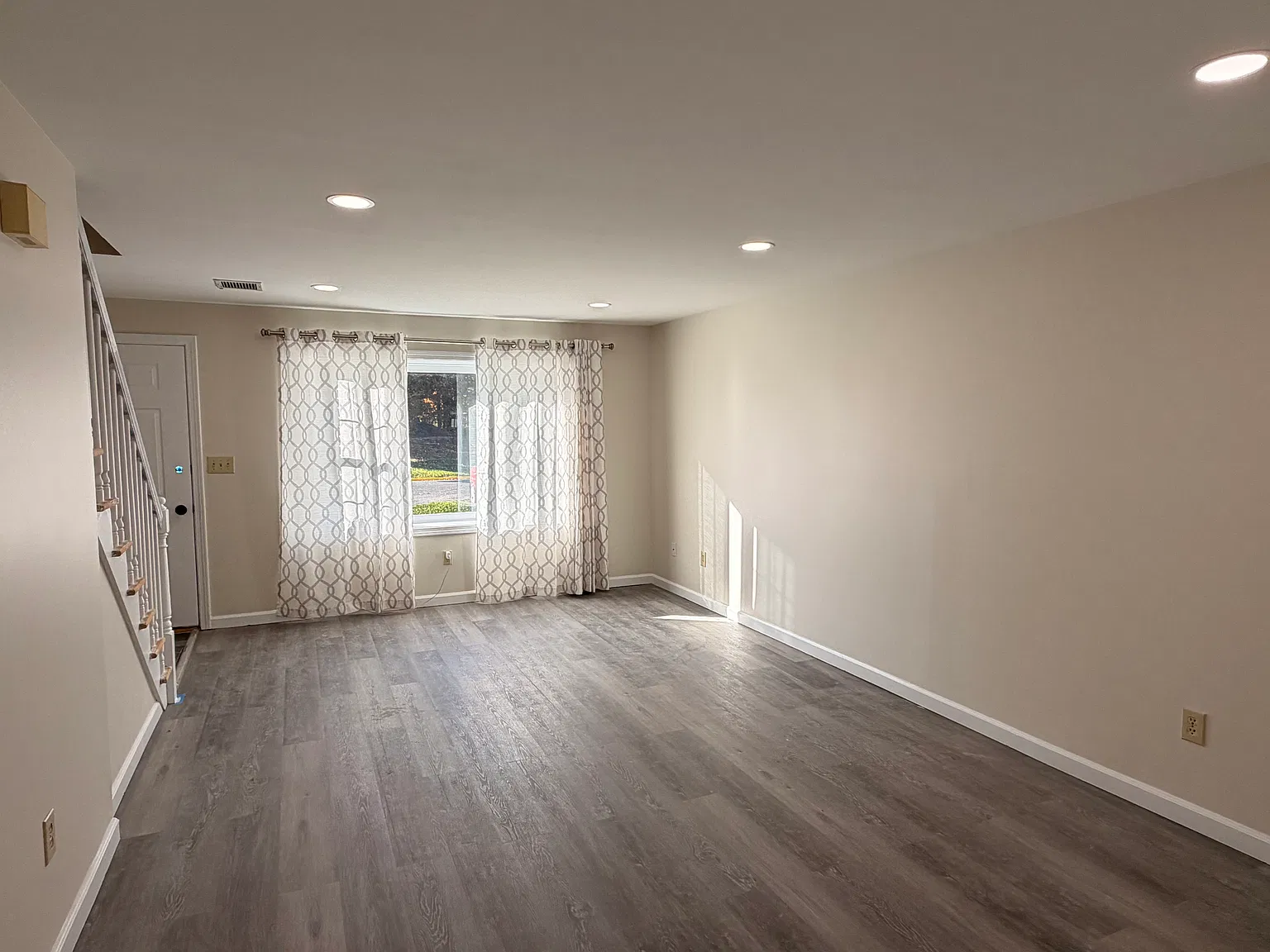 2 bed, 1.5 bath, 1200 sqft, $2,500 — Photo 3