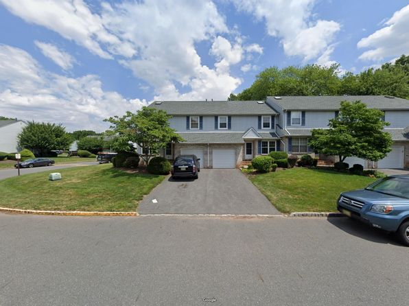 31 Hawthorn Dr