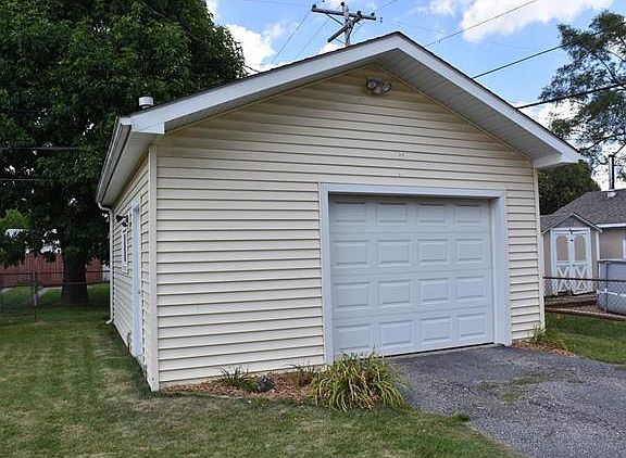 3rd image of 2175 Orville Ave