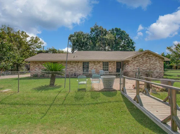 809 Collins St, Richmond, TX 77469