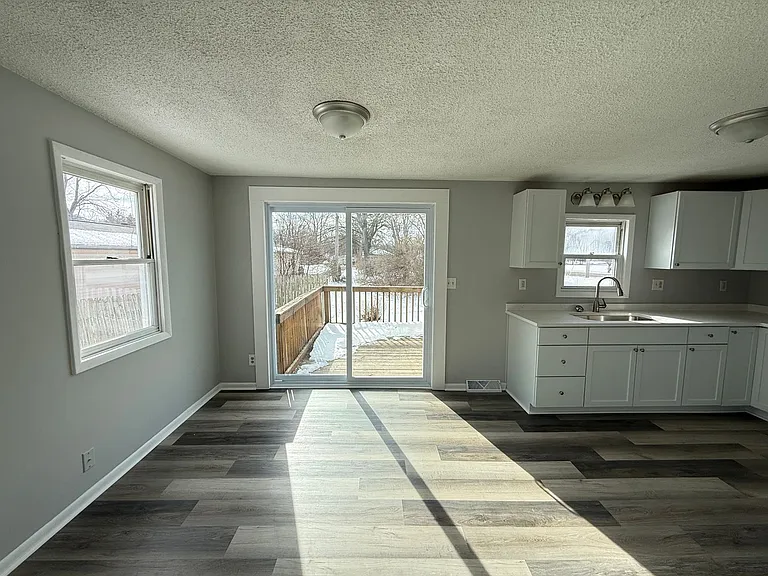 2321 W Main St — Photo 13