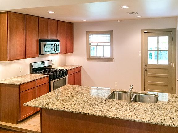 4th image of 1211 Romeria Dr