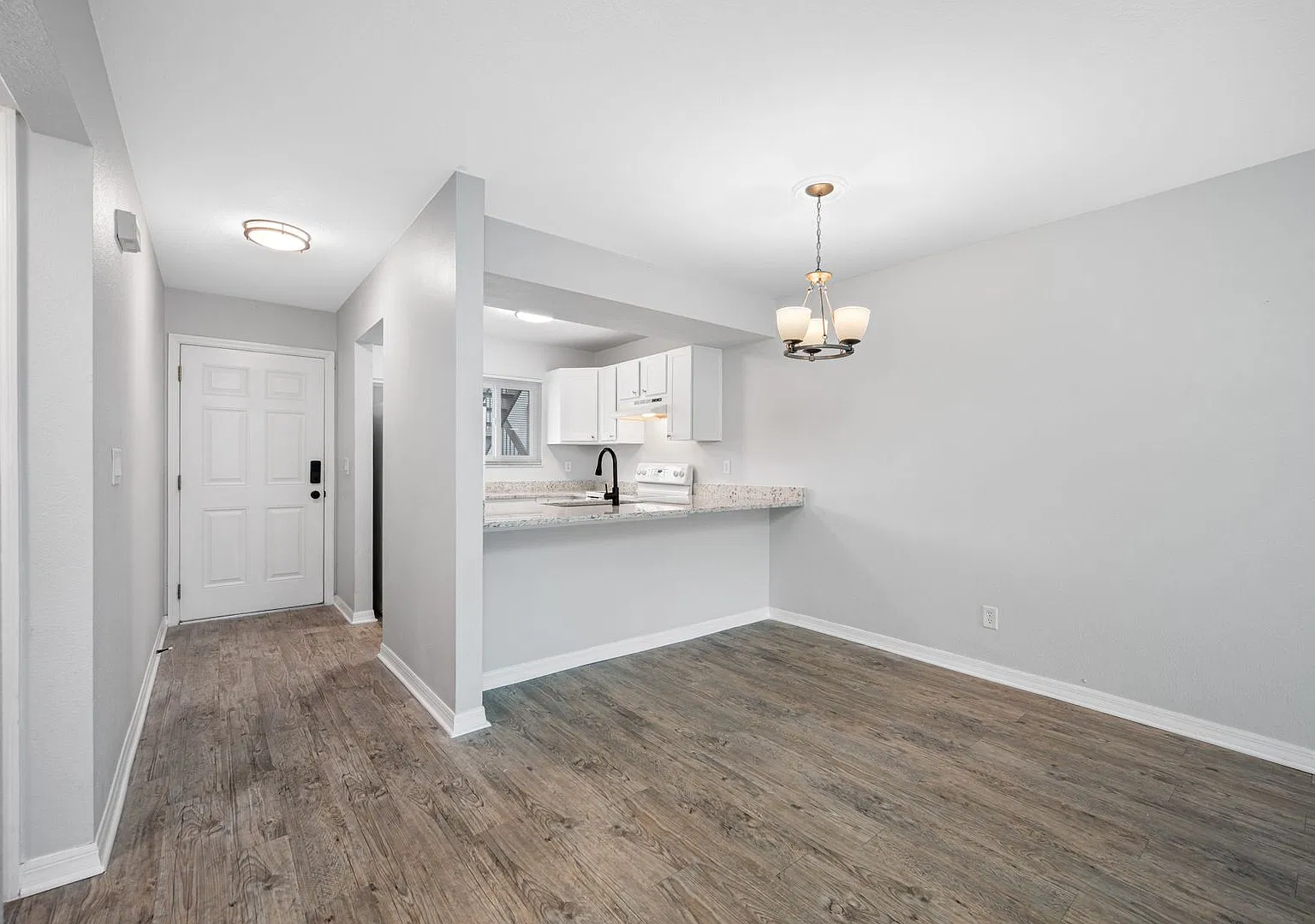2 bed, 1000 sqft, $1,430 — Photo 4