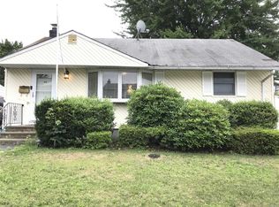 32 Georgia St, Hicksville, NY 11801