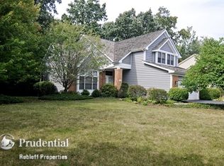 1008 Campbell Ct, Lake Bluff, IL 60044