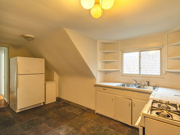 5th image of 343 Richmond Ave APT 3