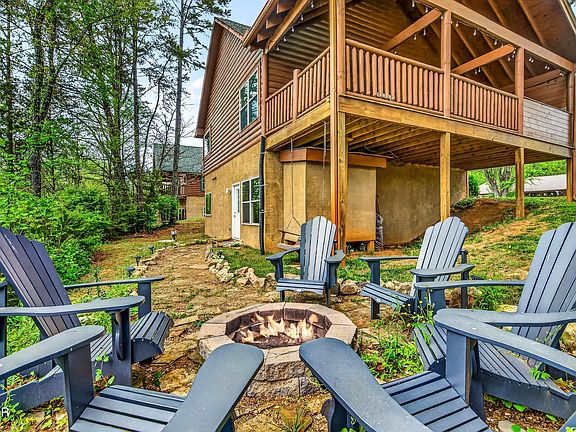 3rd image of 3922 Valley View Dr