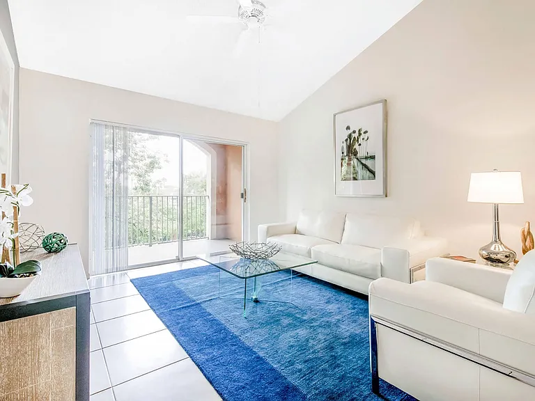 Experience the spaciousness of 9-foot or vaulted ceilings, paired with an open floorplan that enhances the feeling of openness and flow.
