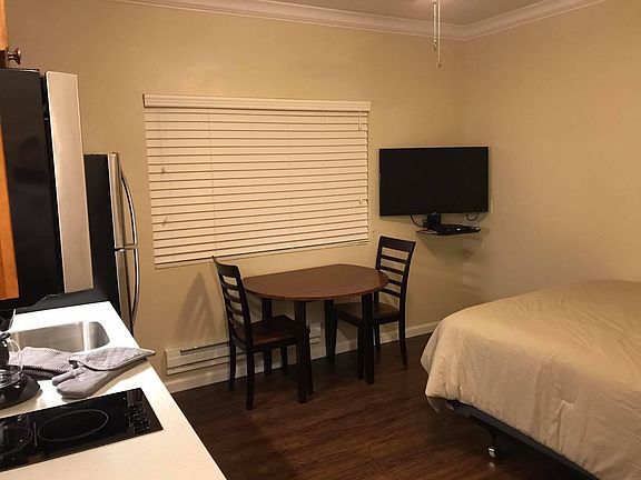 5th image of 202 E Lake Ave Unit 103
