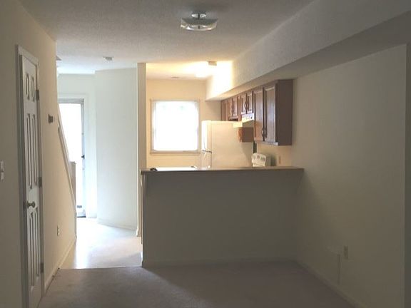 4th image of 216 Smith St
