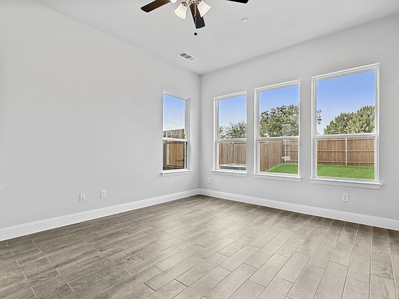5th image of 544 Hutchinson Ln