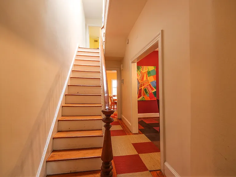818 C St SE — Photo 22