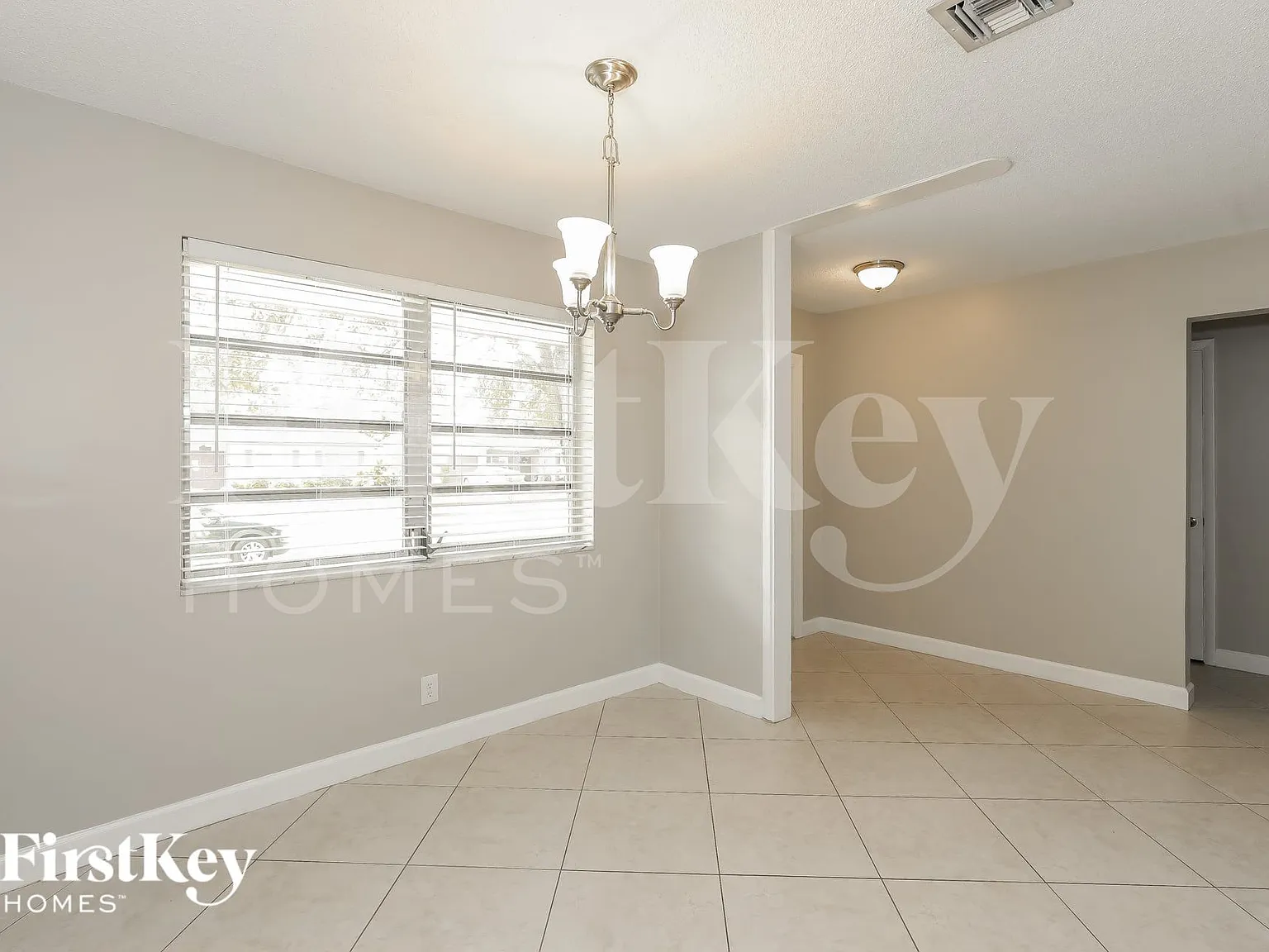 3 bed, 2.0 bath, 1800 sqft, $3,760 — Photo 4