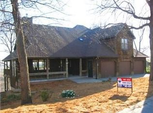 5238 Bluffs Dr, Kansas City, MO 64152