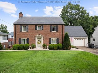 422 9th Ave, Saint Albans, WV 25177