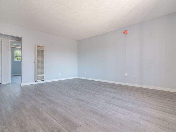 3rd image of 634 W 92nd St #12