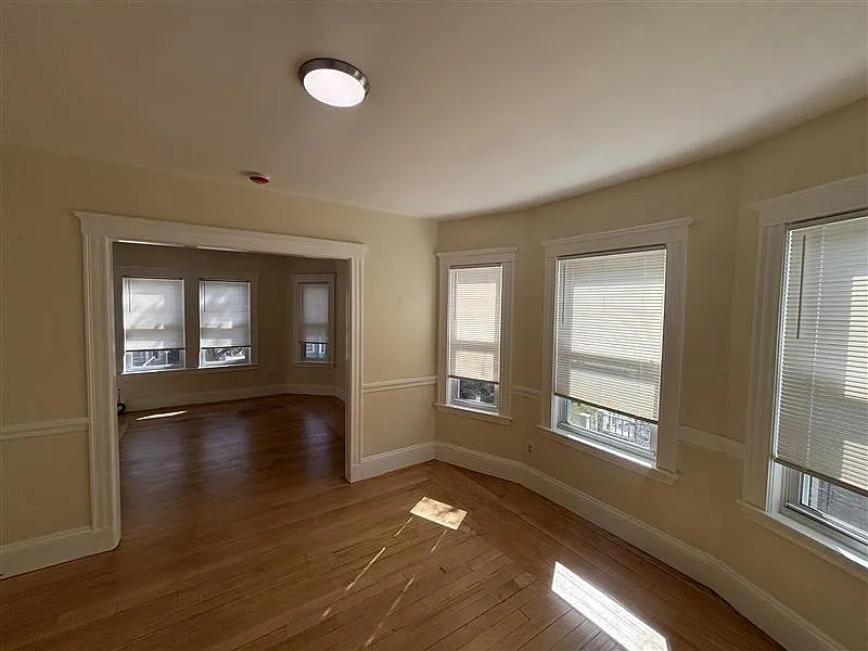 3 bed, 999 sqft, $3,750 — Photo 4