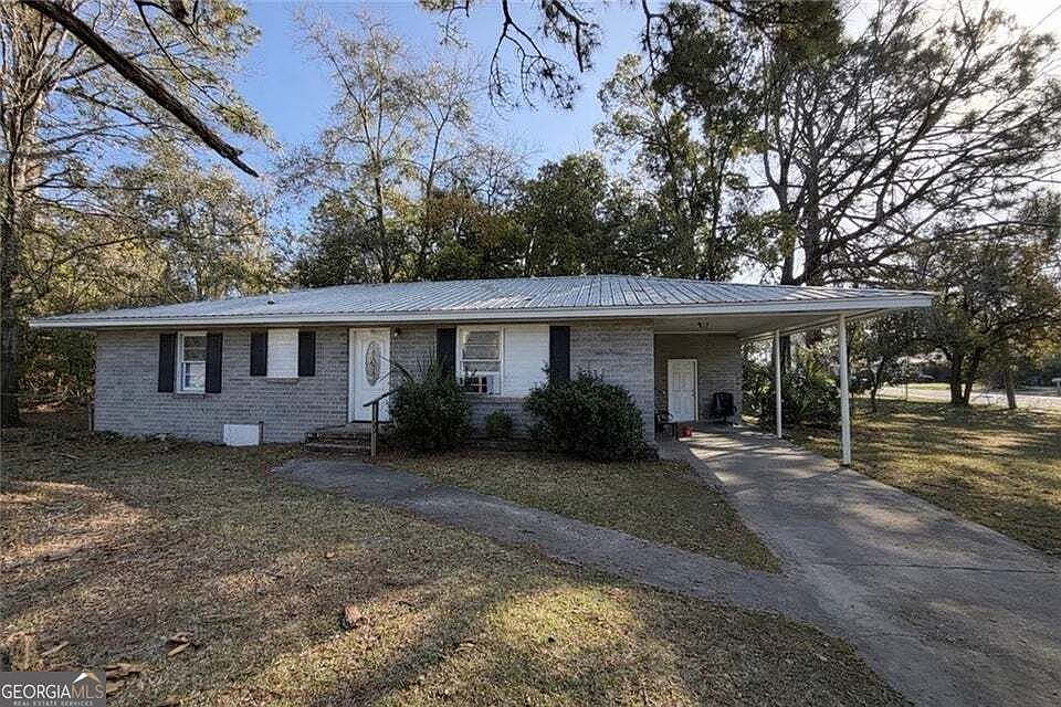 1st image of 3000 N Cleburne St