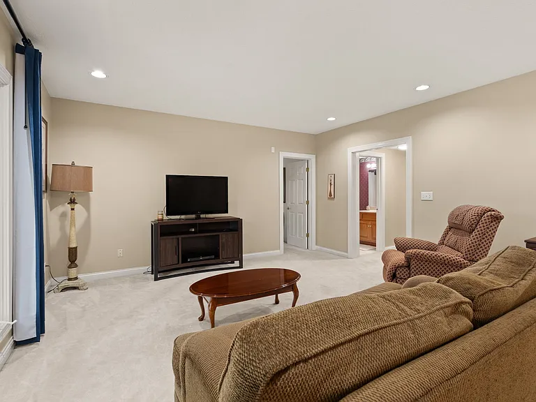 Mallet Hill Dr — Photo 3