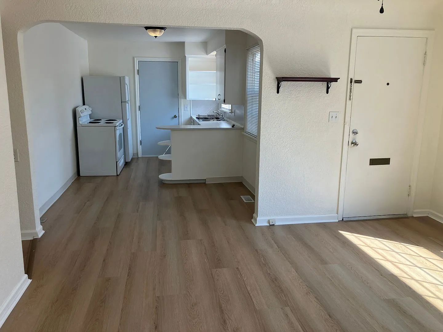 Cozy Two Bedroom Home in South Salem — Photo 4