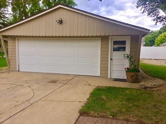 3rd image of 2087 Laharpe St