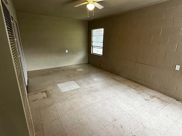 2404 Oak Dr — Photo 6