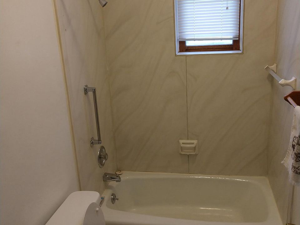 2nd image of 1637 Iowa St APT 3