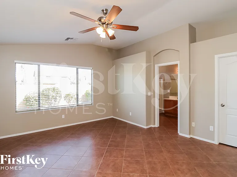 4936 W Glass Ln — Photo 10
