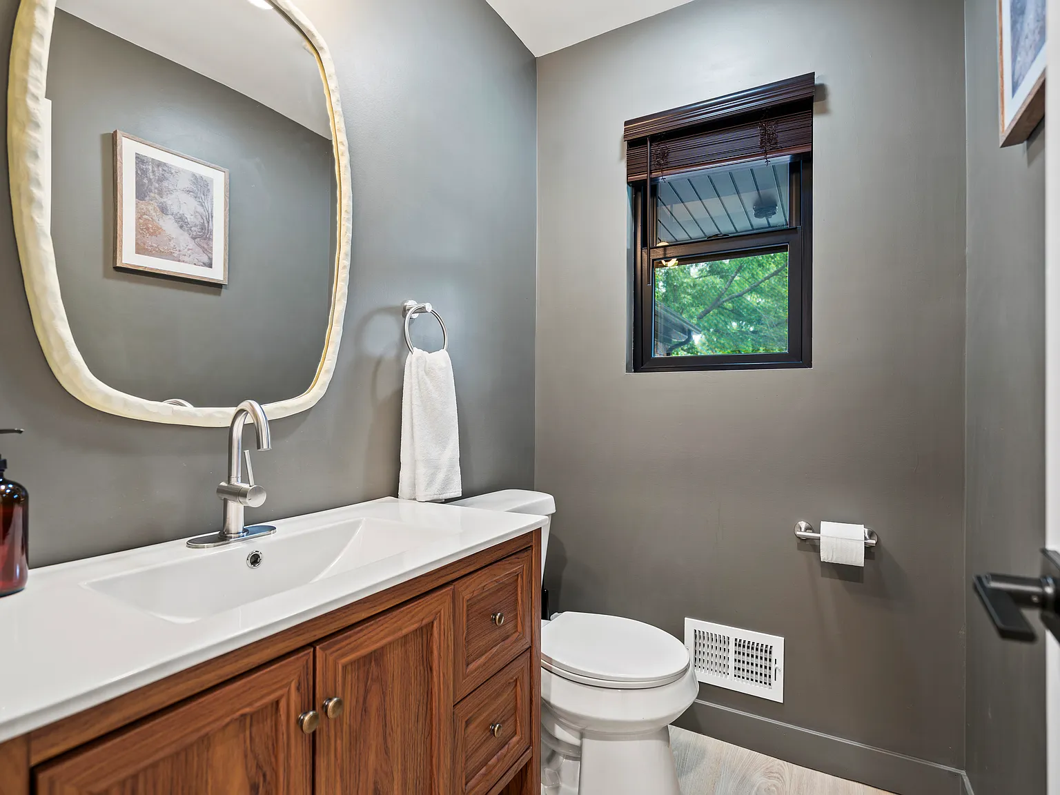4 bed, 2.5 bath, 2525 sqft, $11,500 — Photo 3