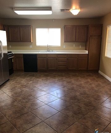 4th image of 2317 Brushwood Ave