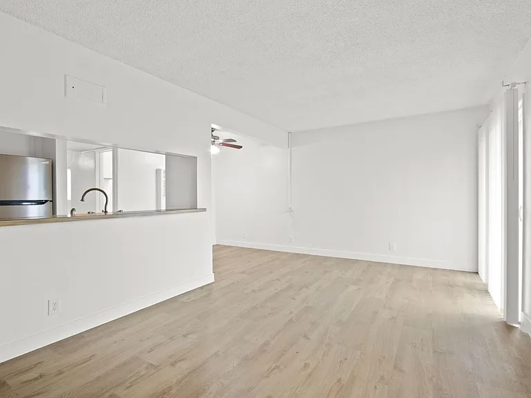 241 E Fremont Square — Photo 10