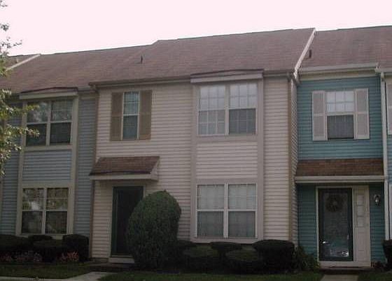 1st image of 211 Carlton Ct #211