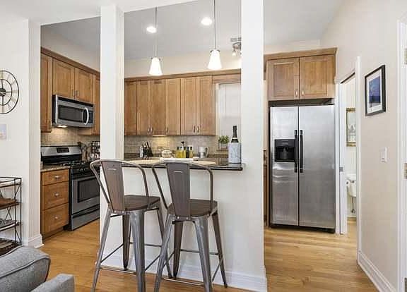 2nd image of 1321 N Artesian Ave APT 1R