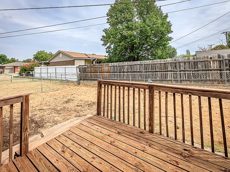 205 NW 40th St — Photo 27