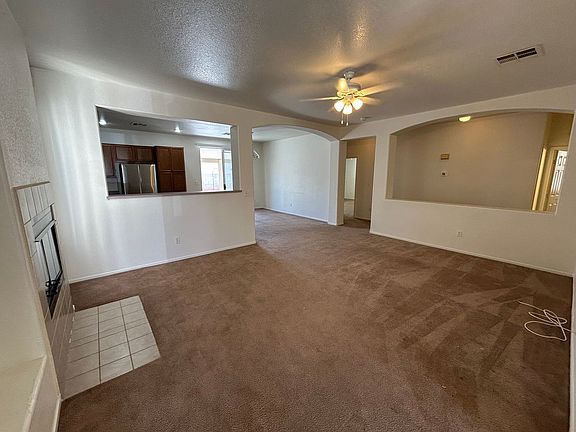 4th image of 1205 E Hammer Ln