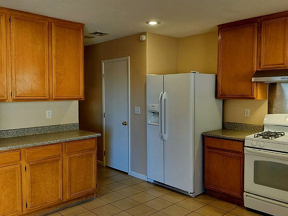 3rd image of 580 Doletto St