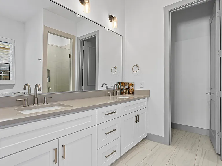 5622 Oaks Ln — Photo 20