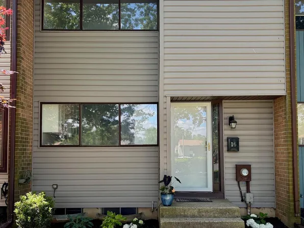 16 Twin Rivers Dr N, East Windsor, NJ 08520